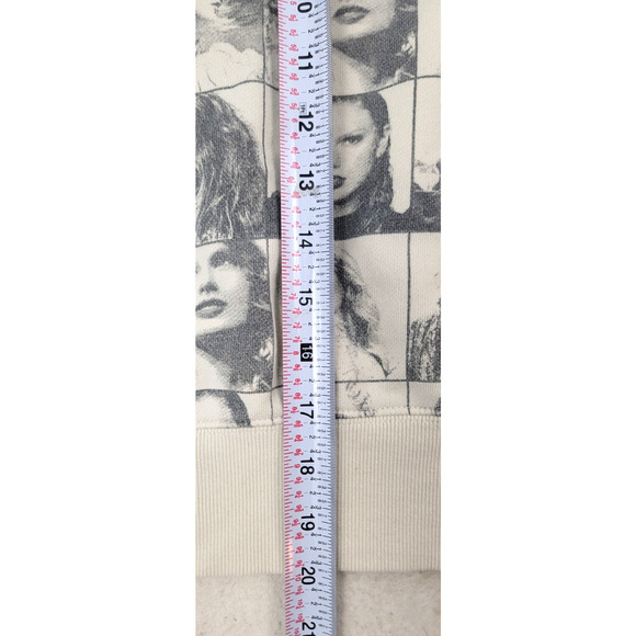 Taylor Swift Eras Tour Sweatshirt L Photo Collage Crewneck Official Merch Beige - Picture 6 of 6